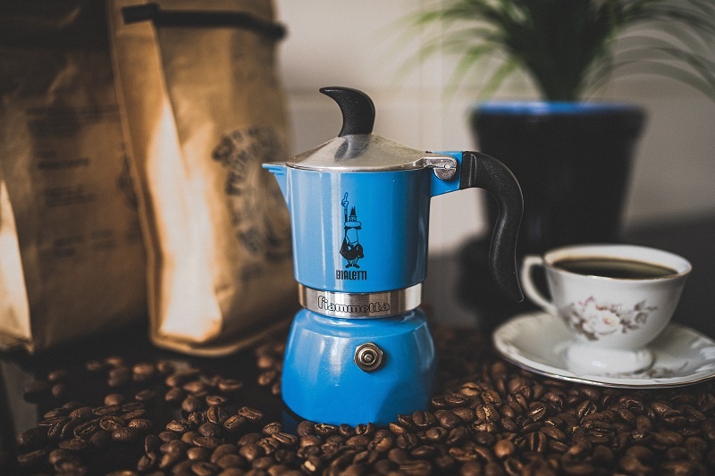 How to Make Coffee in a Moka Pot – Italophilia